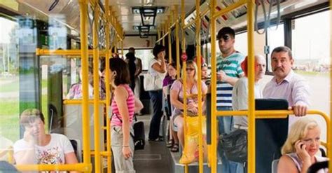 Ilustrácia vyhradeného priestoru pre kočík v autobuse