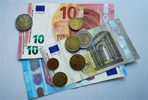 Infografika zobrazujúca jednotlivé štátne sociálne dávky pre rodiny s deťmi