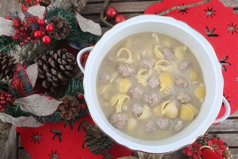 variácie kukuričnej polievky s rôznymi prílohami