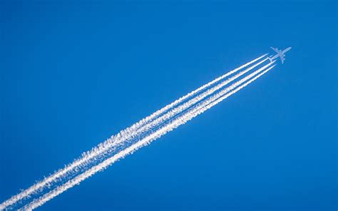 Symbolická fotografia konšpiračných teórií