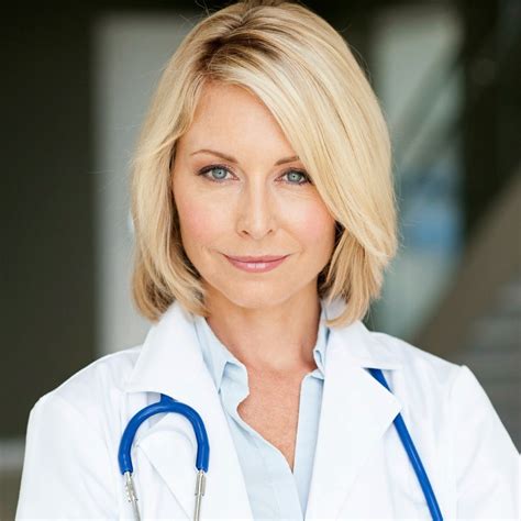 Infografika znázorňujúca rovnováhu medzi povinnosťami a voľným časom v minimalistickom rodičovstve