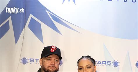 symbolická fotografia ženy v smútku