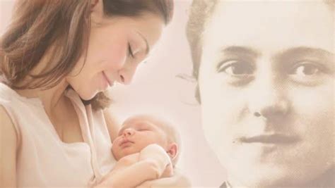 Matka držiaca svoje dieťa