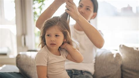 Dieťa s vší v hlave