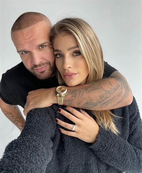 Rytmus a Jasmina s kočíkom Aston Martin