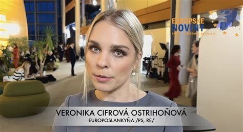 Veronika Cifrová Ostrihoňová s kočíkom