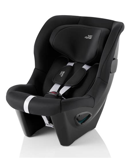 Koláž zobrazujúca rôzne farebné prevedenia a materiály autosedačiek Britax Römer z kolekcie 2025