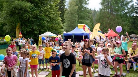 Deti na festivale s identifikačnými náramkami