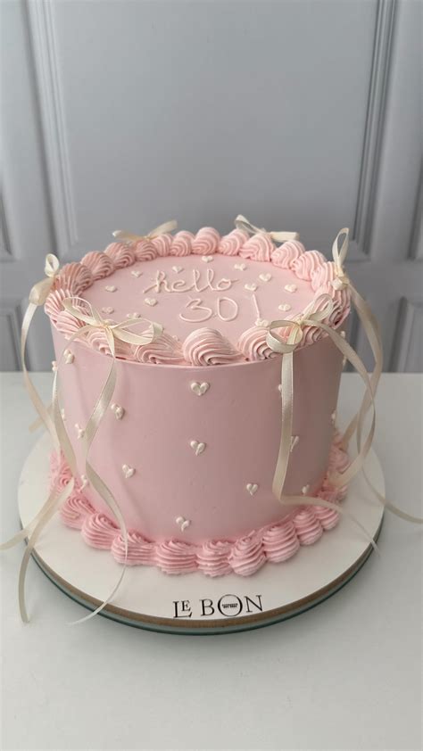 Elegantná torta k 30. narodeninám