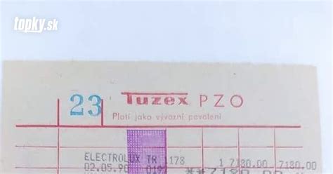 Archívna fotografia z obdobia socializmu zobrazujúca rodinu