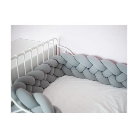 Kočík v neutrálnej sivej farbe