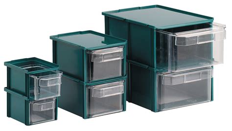 stohovateľné plastové úložné boxy