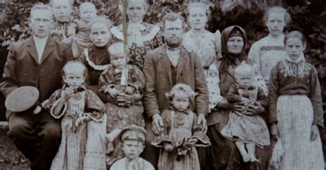 Ilustrácia rodiny s rôznymi príjmami