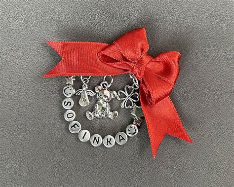 Ozdobený kočík s mašličkou a menom dieťaťa