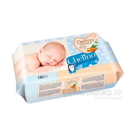 Rodina používajúca vlhčené obrúsky na cestách