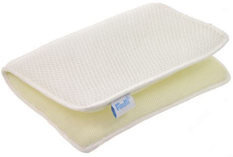 rozložená Pampers podložka do postieľky s naznačenou absorpčnou vrstvou