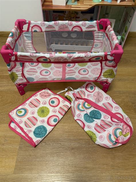 skladacia kartónová postieľka pre bábiku