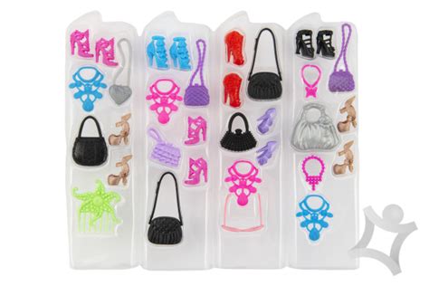 Rôzne vzory a farby plienok pre bábiky