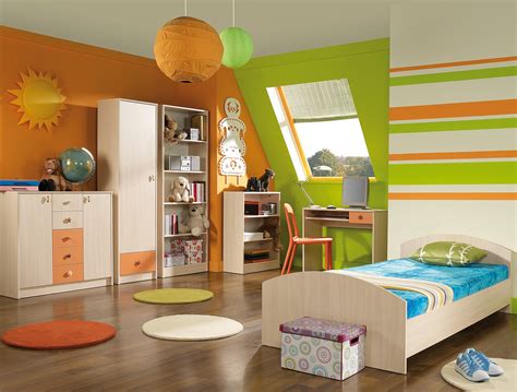 Detská izba s množstvom hračiek a bábik