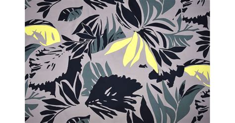 Detail látky - vzorovaná bavlna vedľa mäkkého flisu