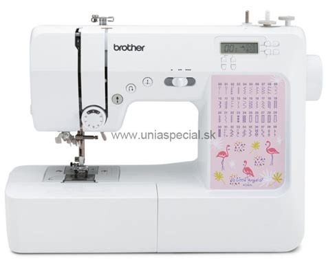 Šijací stroj pri práci na detskej plienke