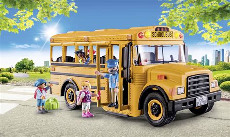 Školský autobus pred materskou školou