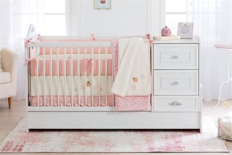 detská izba s prebaľovacím pultom