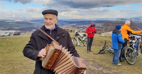 Anton Bendík s heligónkou