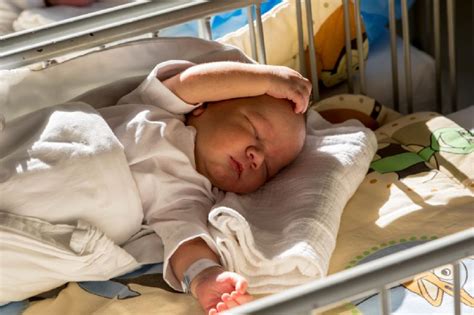 novorodenec v nemocnici