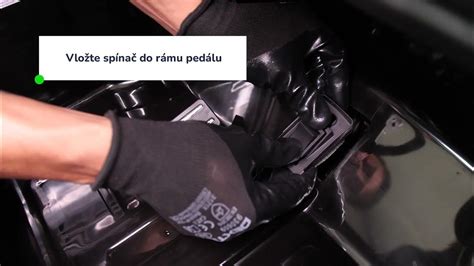 Detaily detského elektrického autíčka - volant, pedál, sedadlo