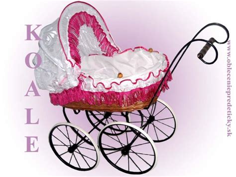 Ilustrácia zobrazujúca rôzne štýly retro kočíkov pre bábiky