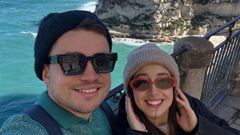 Dieťa hrajúce sa s otcom