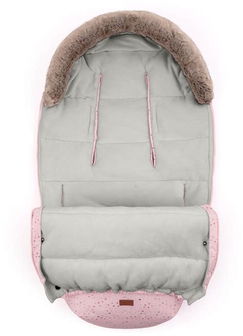 Detail nánožníka na kočíku