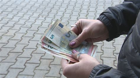 Schematické znázornenie rôznych typov štátnych príspevkov a dávok pre rodiny s deťmi