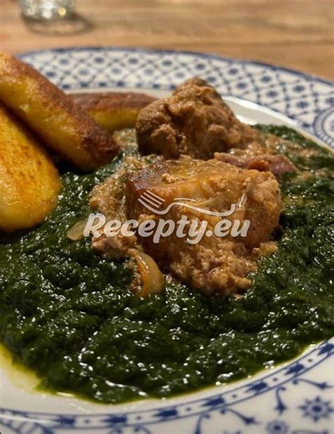 Špenát a mäso na tanieri