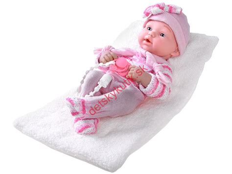 Detail tváre bábiky PlayTo Bibi s realistickými riasami a cumlíkom