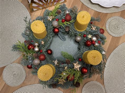 Ukážka zdobenia sviečky voskovými prúžkami