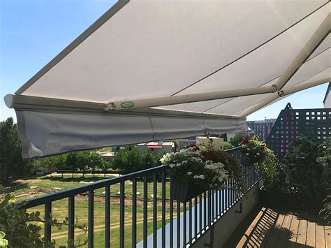 Infografika porovnávajúca rôzne typy slnečných clôn