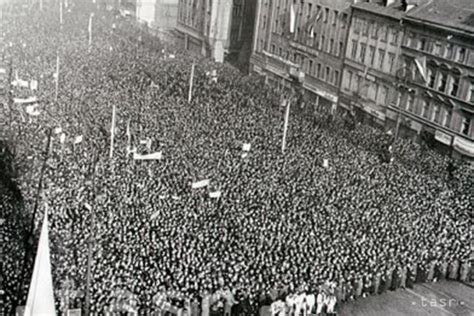 Manifestácia na Staromestskom námestí 21. februára 1948