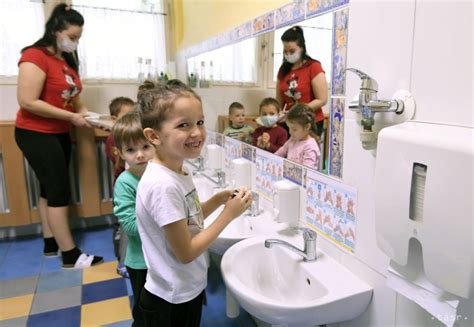 Deti si umývajú ruky