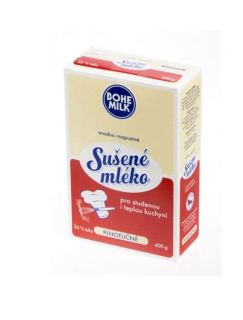 Dieťa pijúce mlieko z hrnčeka