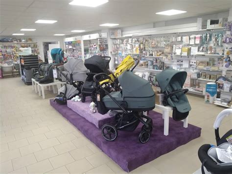 Koláž rôznych značiek kočíkov trojkombinácia