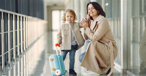 indianska zena s dietatom na chrbte