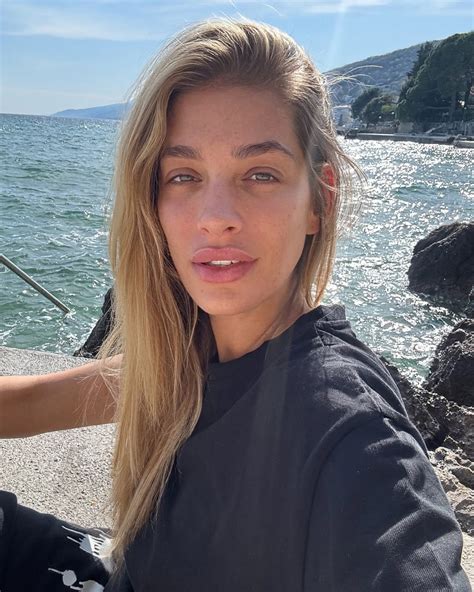 Jasmina Alagič pripíjajúca si na oslave