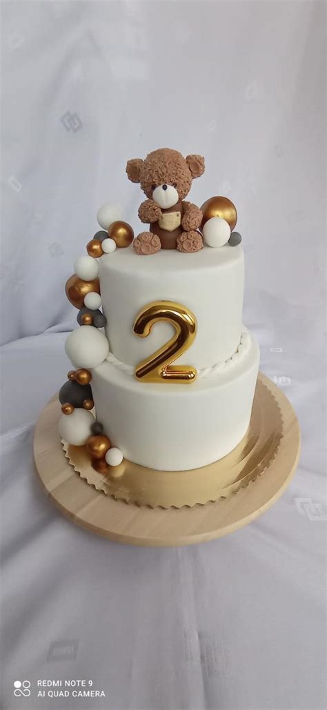 Torta s marcipánovým medvedíkom a balónikmi