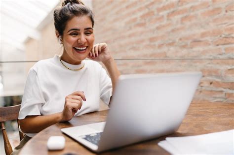 Žena premýšľa nad svojimi pocitmi