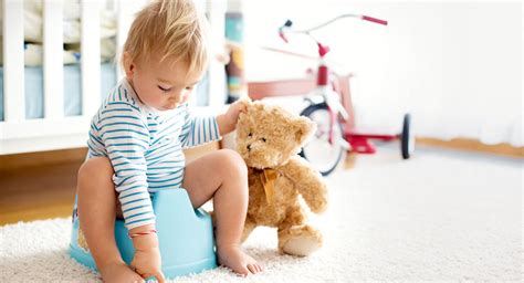 Dieťa sa učí používať nočník