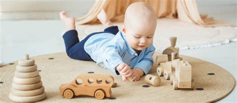 6 mesačné dieťa hrá