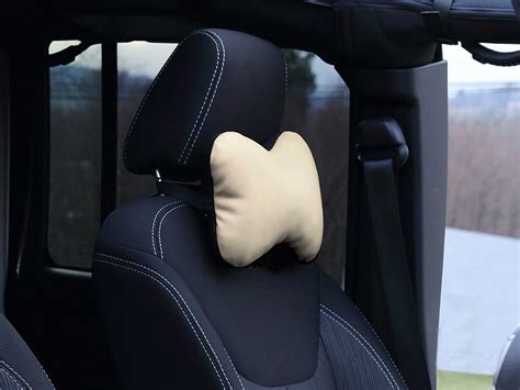 Detailné zobrazenie polohovania chrbtovej opierky a opierky nôh na kočíku Britax B-Lite