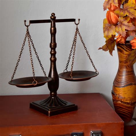 Ilustrácia právneho dokumentu alebo symbolov spravodlivosti